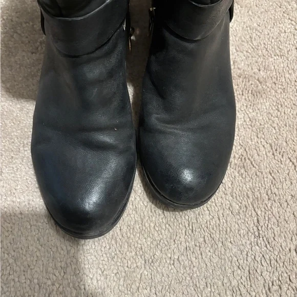 Vince Camuto Stylish Black Women's Boots - Picture 4 of 8